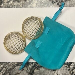 Khoi dome earrings (gold)